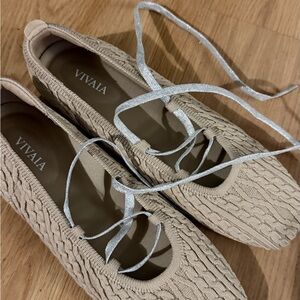 VIVAIA Women's Beige Flats with Silver Laces